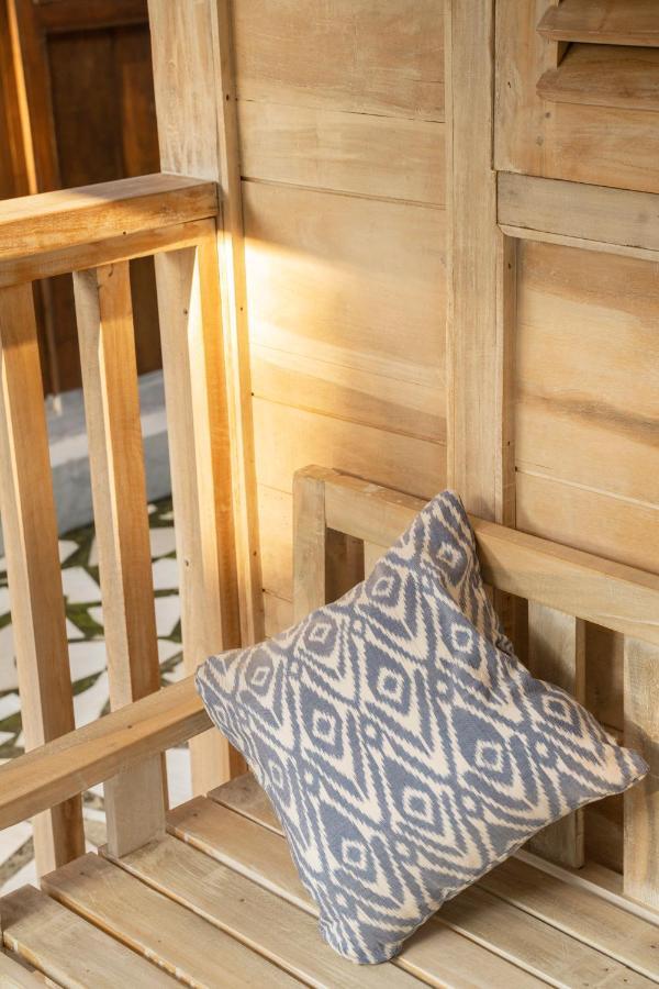 Secret Joglo Lebih Hotel Ngoại thất bức ảnh